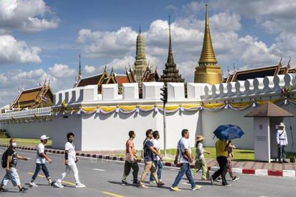 Tiếp tục phục vụ khách nước ngoài kẹt ở Việt Nam-2