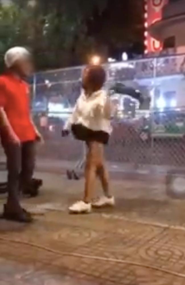 Bắt gặp bạn gái cặp kè với trai lạ, thanh niên đau lòng: Đồ anh mua, em mặc đi hẹn hò người khác-2