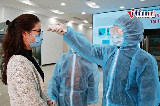 Cao ốc Hà Nội đo thân nhiệt từng khách, phun khử trùng 2h/lần phòng nCoV