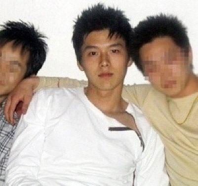 Từ thời ngồi trên ghế nhà trường đã bảnh như thế này bảo sao Hyun Bin có thể đốn gục cả Song Hye Kyo lẫn hàng triệu trái tim fan nữ-2