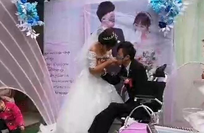 Chuyện tình của cô gái Trung Quốc và chàng trai gương mặt biến dạng-9