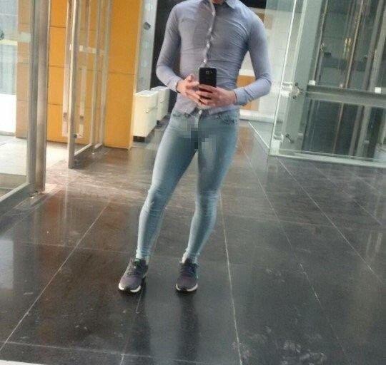 Nam giới Hàn Quốc và những pha mặc quần quá bó lộ phần nhạy cảm-1