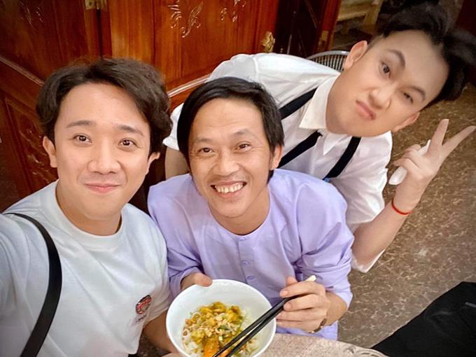 Cuộc sống của NSƯT Hoài Linh ở tuổi 51-11