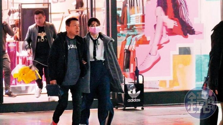 Về quê bán cá cho mẹ, cô gái nghèo đổi đời, cặp với đại gia-7