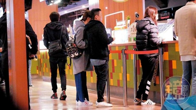 Về quê bán cá cho mẹ, cô gái nghèo đổi đời, cặp với đại gia-8