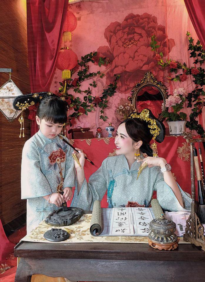 Bị tố ảnh mạng khác ngoài đời, vợ hai Minh Nhựa: Mình cũng mẹ bỉm như bao bà mẹ thôi-10