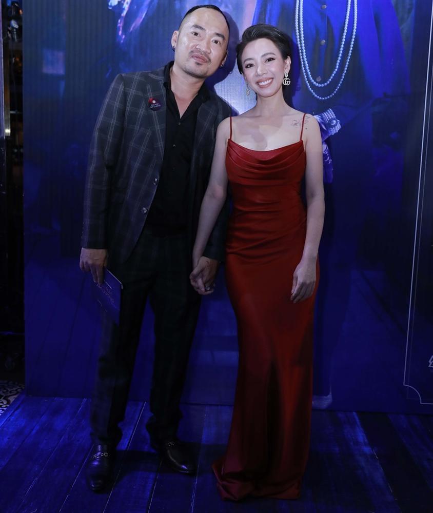 Vbiz còn có một diễn viên suốt ngày loẹt quẹt dép tổ ong chính là hoa hậu hài Thu Trang-8