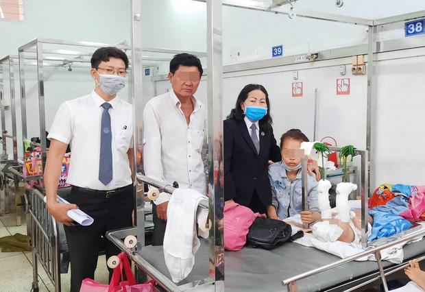 Phẫn nộ: Em bé 4 tháng tuổi ở TP HCM nghi bị bố ruột dạy dỗ đến mức gãy chân, xuất huyết não-5