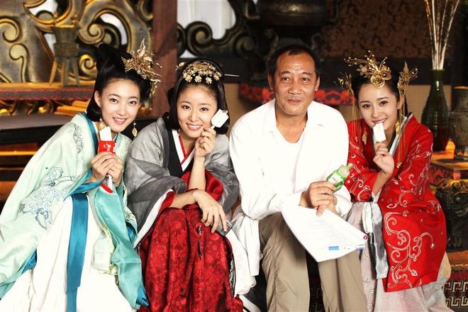 Muôn kiểu đối phó của sao Việt và sao Hoa ngữ khi đóng cảnh mùa đông giữa thời tiết mùa hè-8