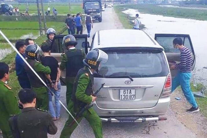 Hàng chục cảnh sát vây xe Innova chở 45 kg ma túy-1