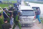 Hàng chục cảnh sát vây xe Innova chở 45 kg ma túy