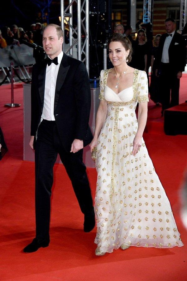 Không chỉ Công nương Kate, loạt sao Hollywood cũng mặc lại đầm dạ hội trên thảm đỏ-1