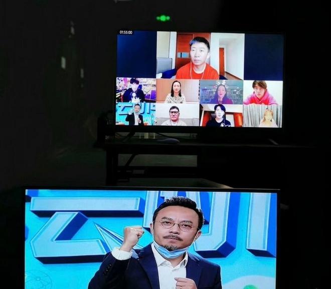Show Trung Quốc ghi hình tại nhà để đối phó với dịch nCoV-1