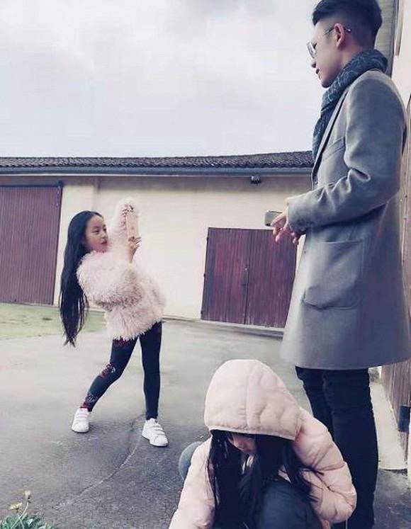 Lộ ảnh con trai riêng của chồng Triệu Vy, năm nay 21 tuổi và sở hữu chiều cao cùng góc nghiêng nhìn đã biết soái ca-4