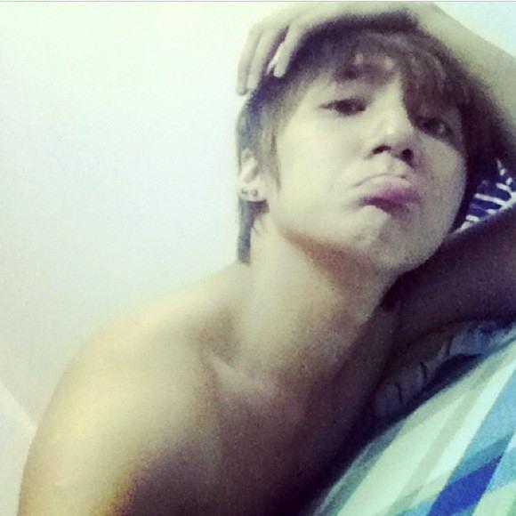 Mỹ nam Vbiz thích khoe body vạm vỡ, riêng Sơn Tùng M-TP chuộng style hở nửa vời-14