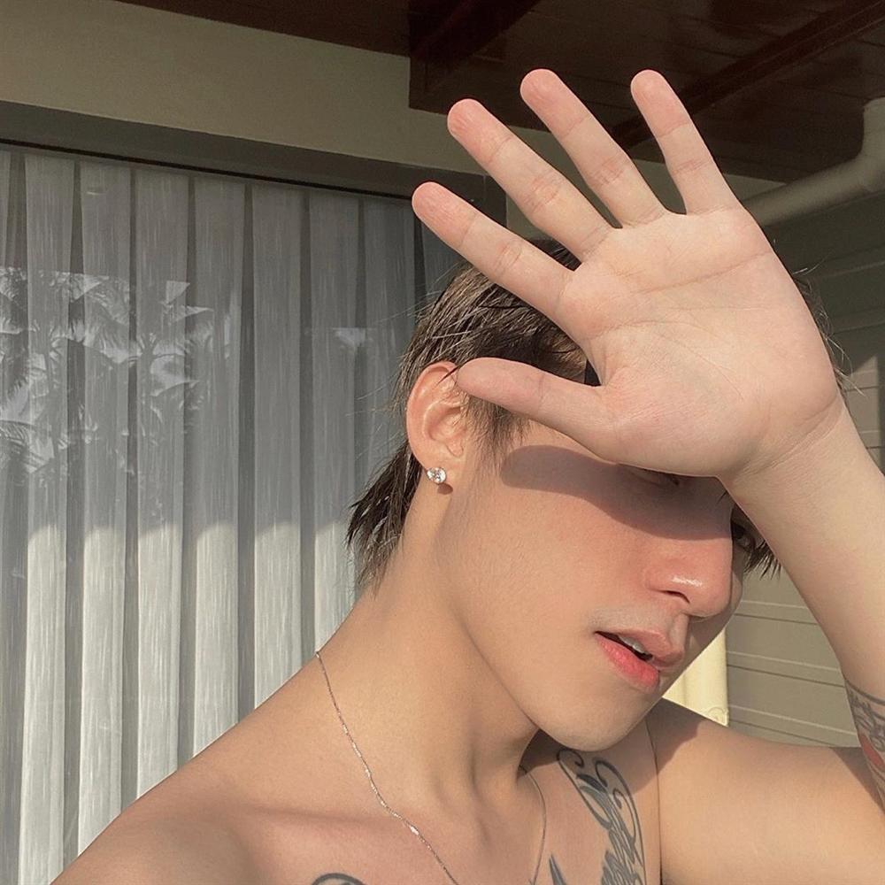 Mỹ nam Vbiz thích khoe body vạm vỡ, riêng Sơn Tùng M-TP chuộng style hở nửa vời-1