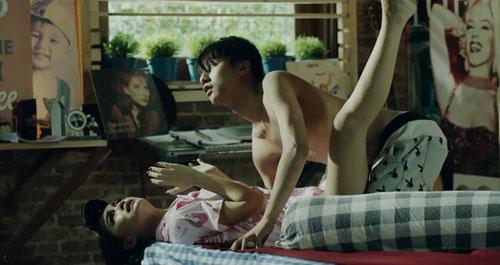 Mỹ nam Vbiz thích khoe body vạm vỡ, riêng Sơn Tùng M-TP chuộng style hở nửa vời-16