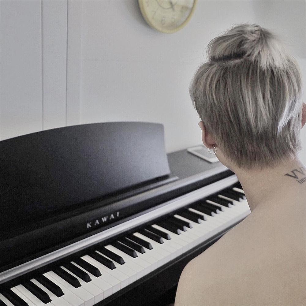 Mỹ nam Vbiz thích khoe body vạm vỡ, riêng Sơn Tùng M-TP chuộng style hở nửa vời-11