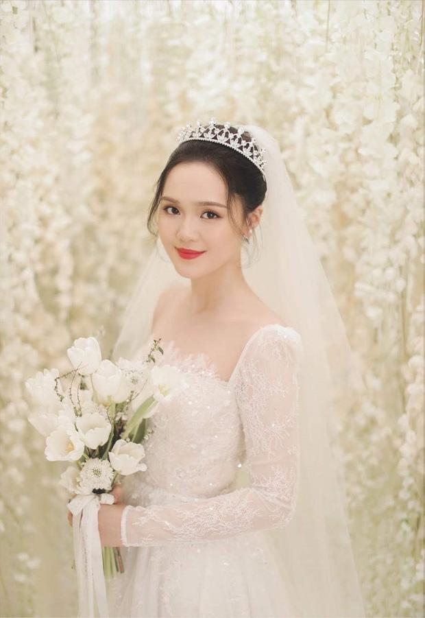 Duy Mạnh và Quỳnh Anh tung thêm bộ ảnh cưới ngọt ngào, lần này thì cách makeup của cô dâu xứng đáng 10 điểm!-3