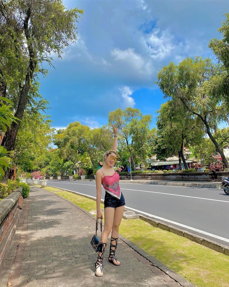 Thúy Ngân bất ngờ nổi loạn với màu tóc bạch kim-6