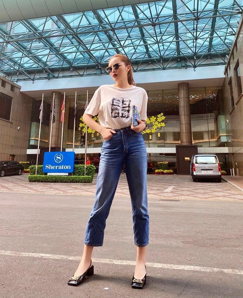 Ngọc Trinh diện đồ hở da thịt nhưng không quên khẩu trang kín mít - Minh Hằng khoe lưng trần nuột nà-7