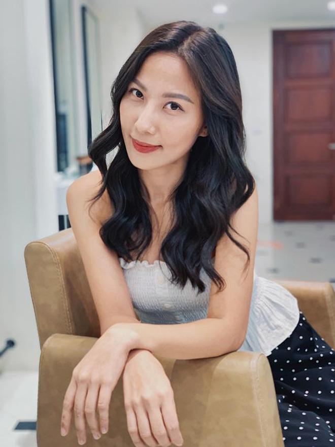 Hé lộ ảnh đời thường gợi cảm khó ai ngờ của MC thời tiết đình đám VTV-5