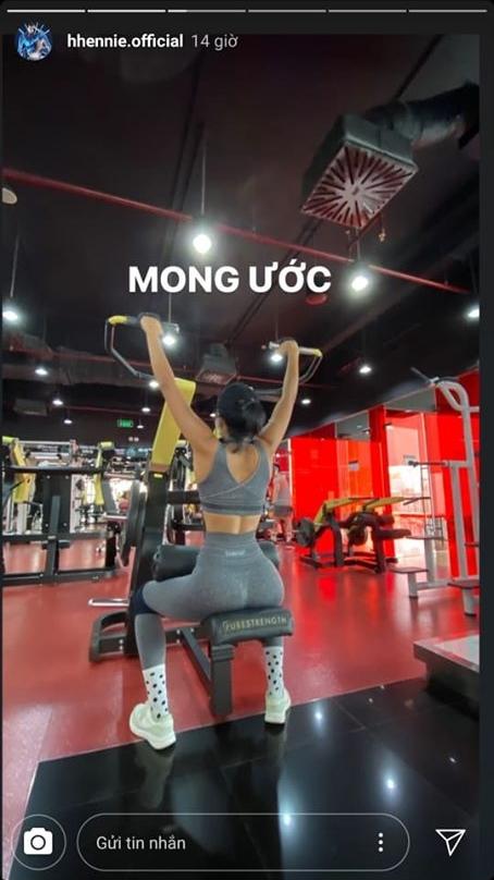 Vừa đeo khẩu trang vừa tập gym, HHen Niê khiến fan cười bò vì cách lấy động lực giảm cân mùa dịch-4