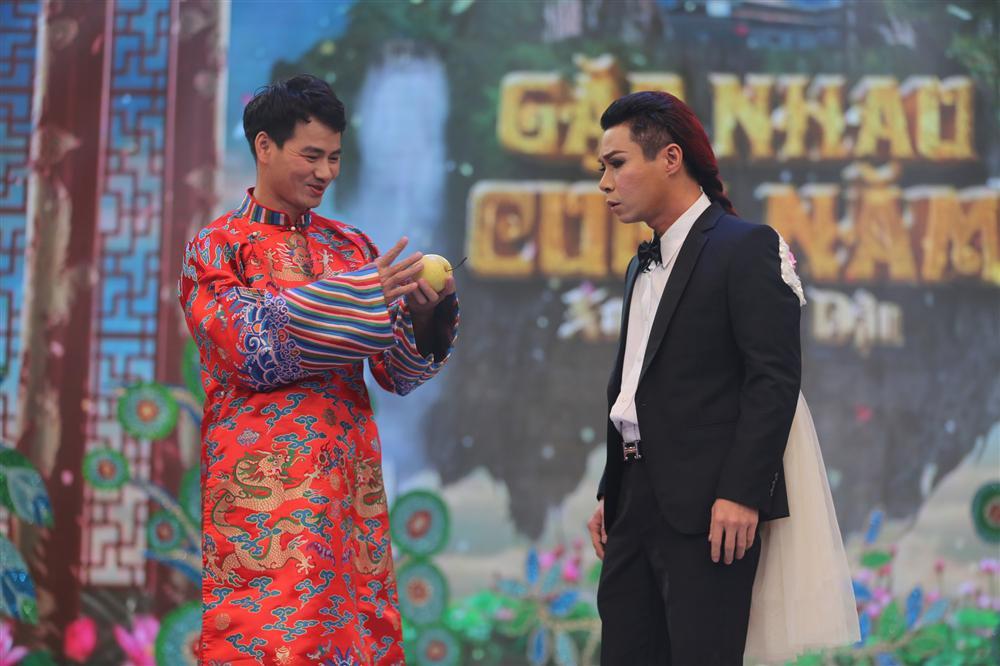 Nhìn chiếc váy khiêu khích của đấng mày râu là nhớ ngay đến Cô Đẩu: Táo Quân mà chiếu thì hẳn Công Lý đã diện rồi!-5