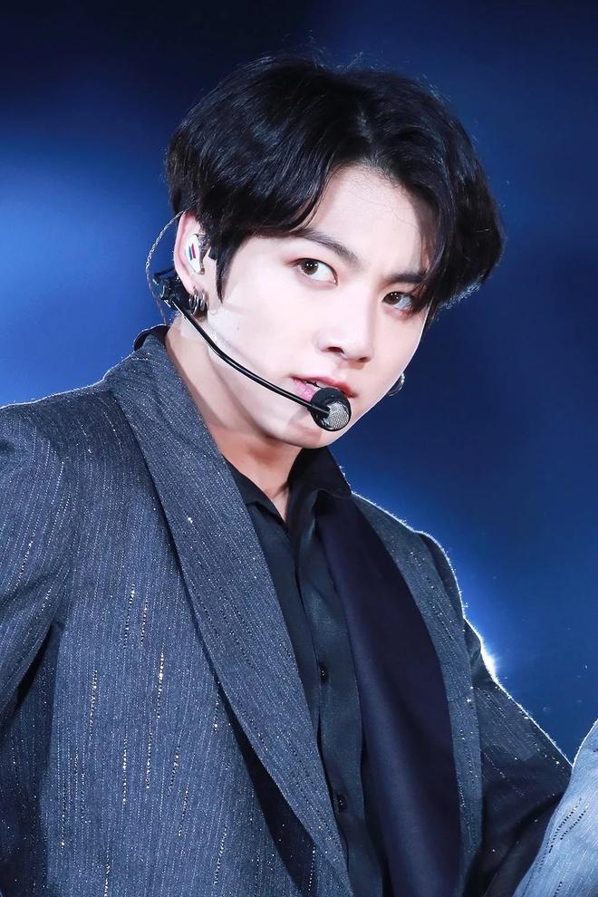 Jungkook, Suho trông điển trai khi để tóc rẽ ngôi lộ trán-1