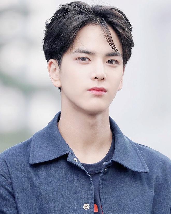 Jungkook, Suho trông điển trai khi để tóc rẽ ngôi lộ trán-3