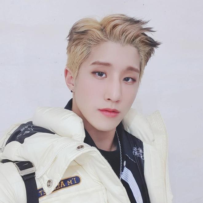 Jungkook, Suho trông điển trai khi để tóc rẽ ngôi lộ trán-6