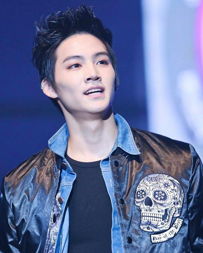 Jungkook, Suho trông điển trai khi để tóc rẽ ngôi lộ trán-7