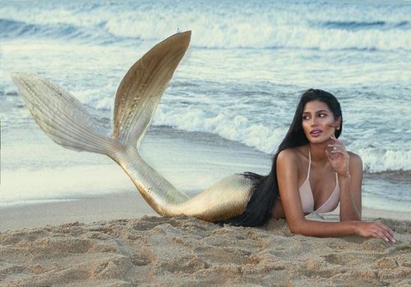 Sthefany Gutiérrez như nàng tiên cá từ trong truyện cổ tích bước ra, đặc biệt là mái tóc dài vô cùng "đúng chuẩn". Người đẹp Venezuela đoạt ngôi vị Á hậu 2 trong cuộc thi Hoa hậu Hoàn vũ 2018.