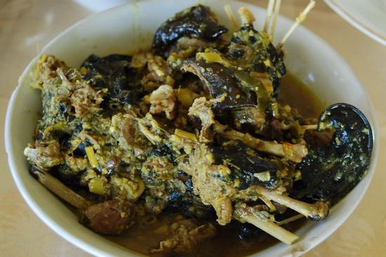 Thực khách 'tái mặt' với món dơi hầm nước cốt dừa của Indonesia