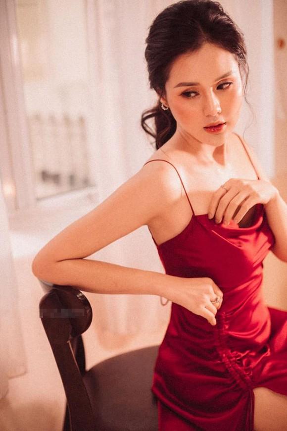 Giữa nghi vấn chia tay cầu thủ Trọng Đại, Huyền Trang xác nhận đang độc thân-2