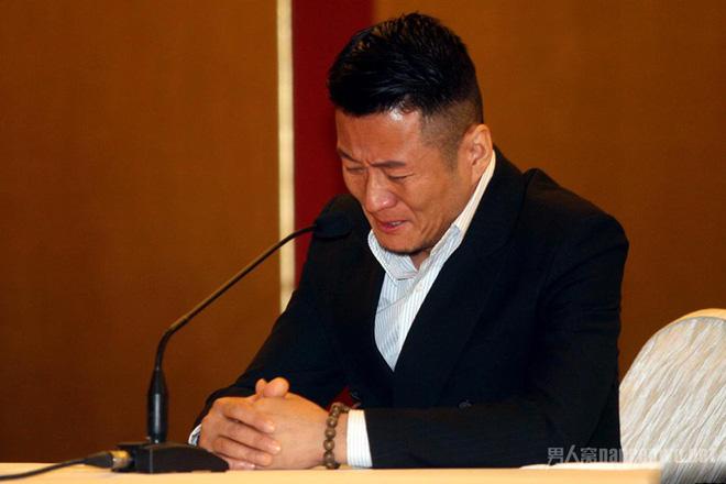 Tài tử Ỷ thiên đồ long ký làm DJ trong quán bar mưu sinh, tiều tụy chăm sóc cha già yếu-4