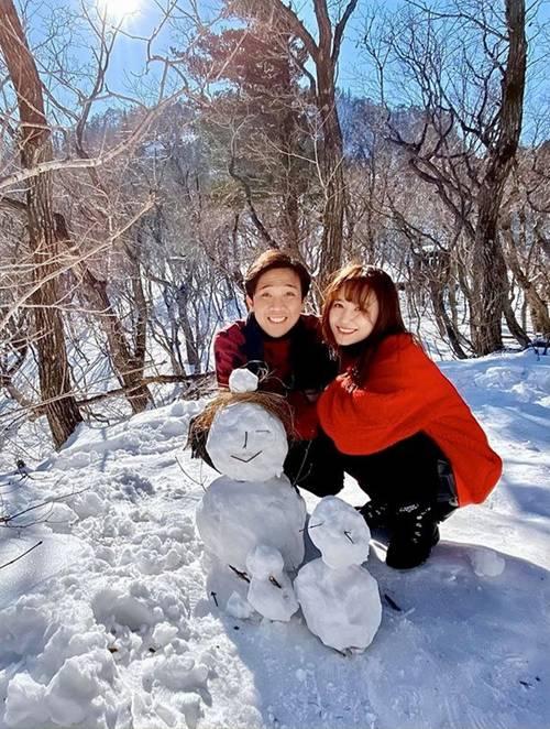 Gần Valentine, nhìn vợ chồng Trấn Thành diện đồ đôi leo núi ai cũng ghen tị-1