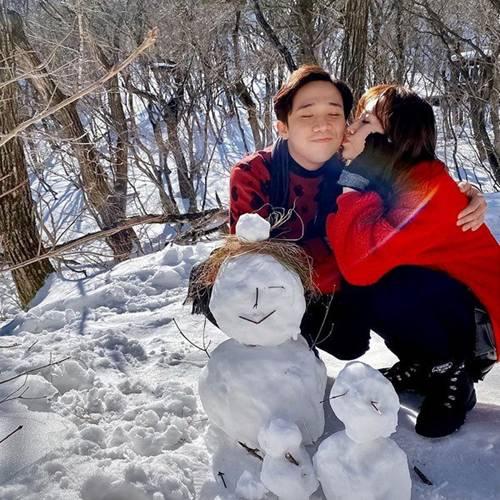 Gần Valentine, nhìn vợ chồng Trấn Thành diện đồ đôi leo núi ai cũng ghen tị-3