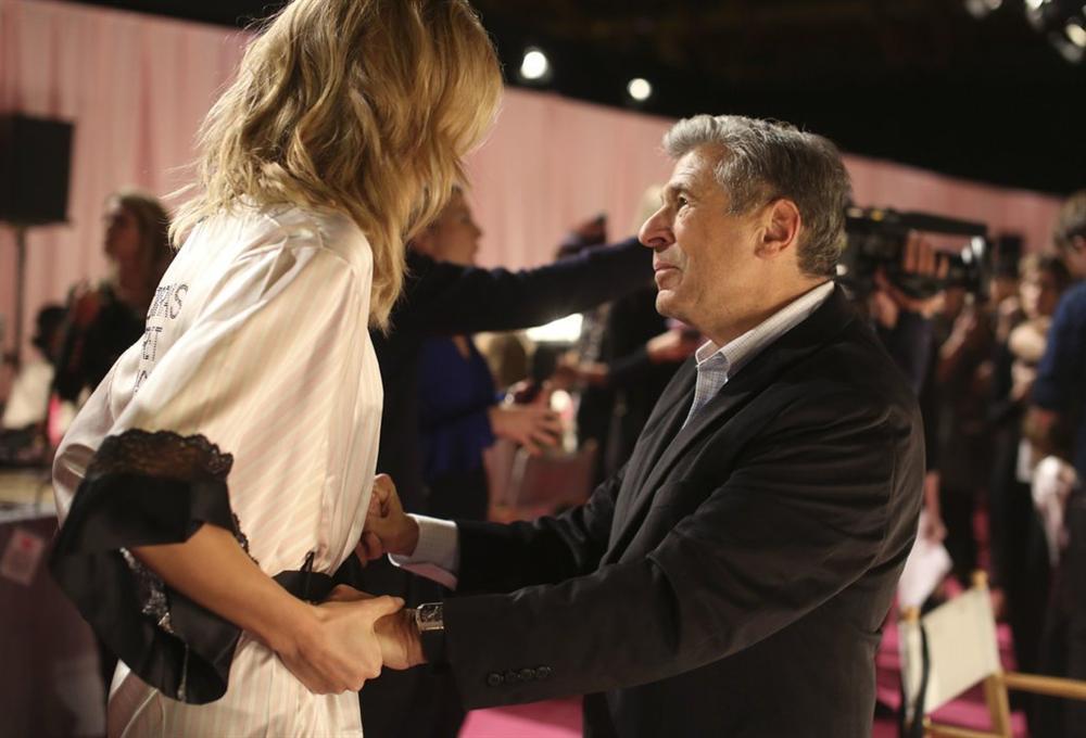 Giám đốc Victorias Secret bị tố quấy rối tình dục mẫu nội y là ai?-4