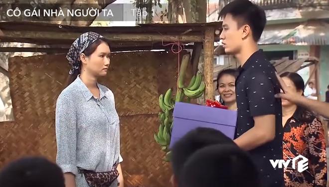 Phim Cô gái nhà người ta: Đạo diễn bị dọa đốt nhà, biên kịch bị mẹ chửi lũ ác độc-1