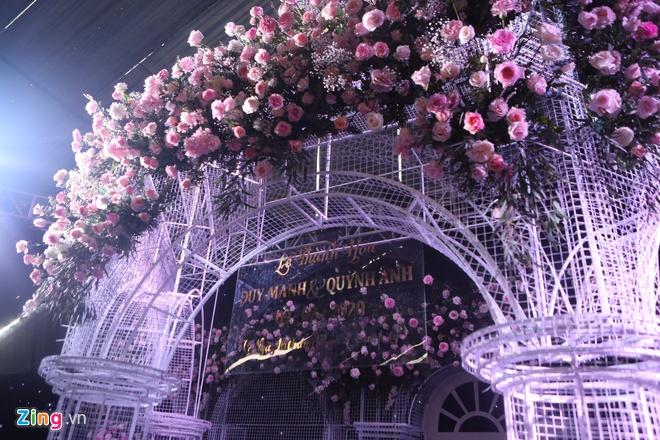 Lễ cưới của Duy Mạnh ngập sắc hồng được nhập về từ Hà Lan-6
