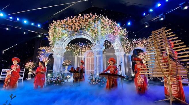 Đám cưới Duy Mạnh - Quỳnh Anh: Nhà chú rể nhộn nhịp khách khứa, nhà cô dâu vắng lặng như tờ-2
