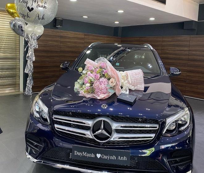 Bóc giá trang phục cưới toàn đồ hiệu của Duy Mạnh - Quỳnh Anh-10