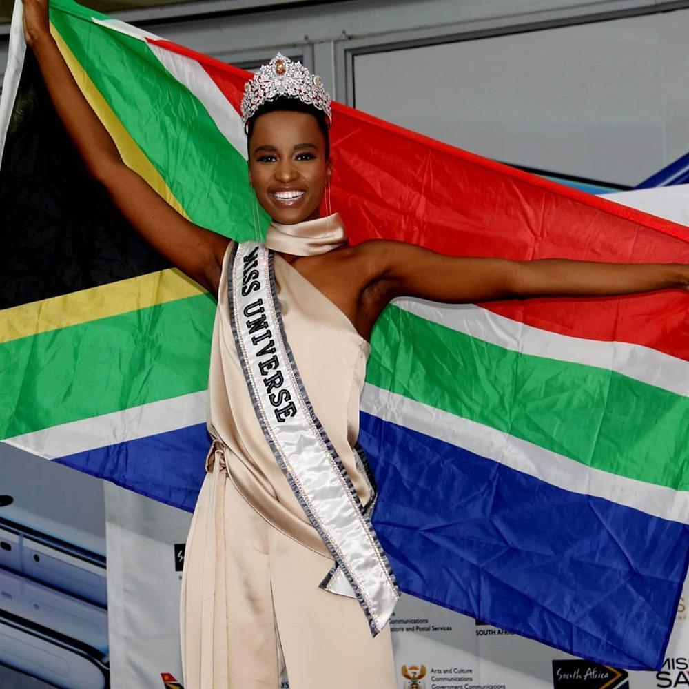 Sân bay Nam Phi như vỡ trận khi Hoa hậu Hoàn vũ da màu trở về-5