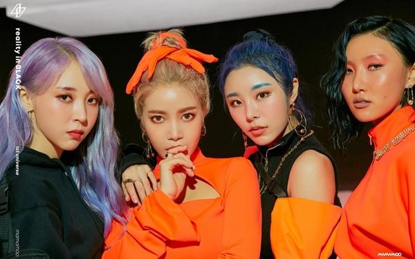 Mamamoo đang từng bước chiếm lĩnh các BXH nhạc số khi sở hữu lực lượng người hâm mộ đông đảo, bất kể giới tính hay độ tuổi. Đặc biệt, từ sau khi tham gia chương trình Queendoom, nhóm nhạc nhà RBW ngày càng chứng tỏ sức ảnh hưởng lớn mạnh hơn nữa trên thị trường âm nhạc Kpop.