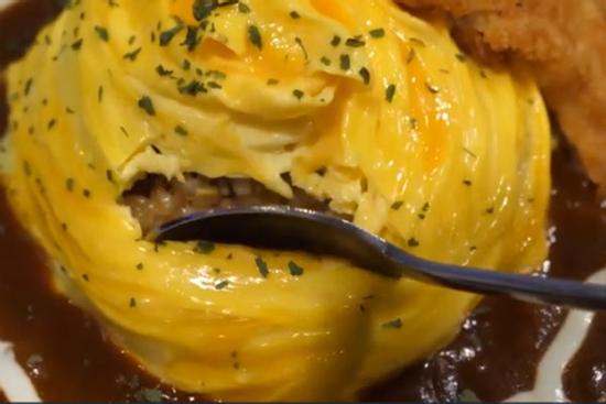 Kỹ thuật làm cơm trứng lốc xoáy của Hàn Quốc