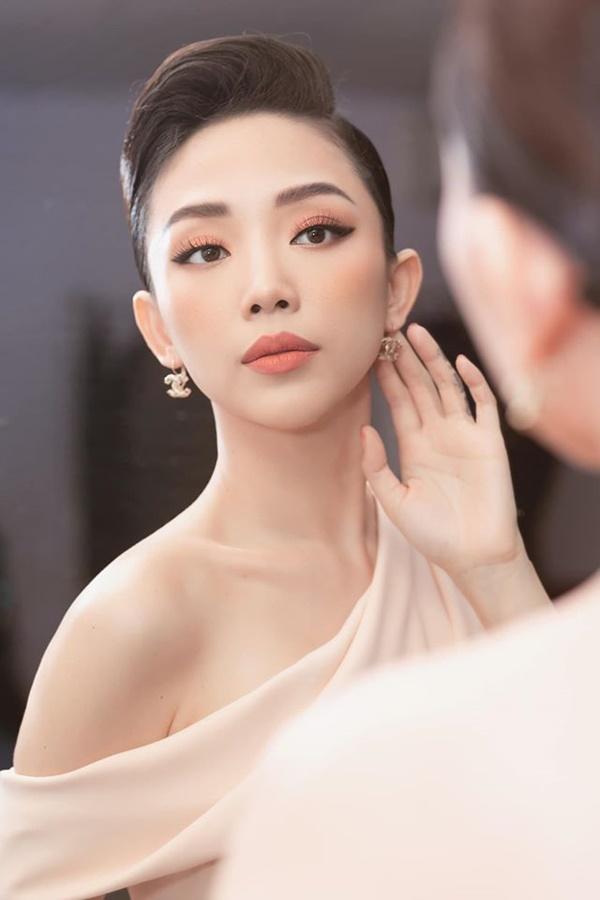 Bất ngờ với cuộc sống sao Việt tại Mỹ: Người bán quần áo sale, kẻ phải đi trộm tiền-8