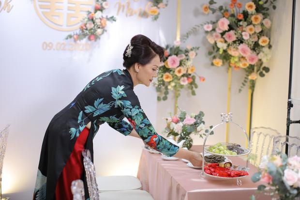 Chân dung mẹ vợ Duy Mạnh trong ngày cưới con: giản dị nhưng quý phái, tặng con gái vòng cổ gần 1 tỷ-3
