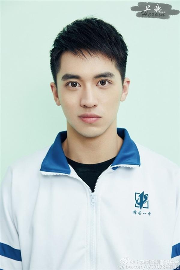 Cũng giống như Chu Nhất Long, Hứa Ngụy Châu được công chúng quan tâm sau khi tham gia vào web drama 