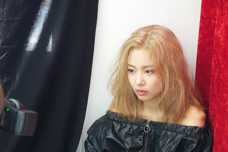 Fan BlackPink giật mình thon thót vì nữ tân binh Kpop có gương mặt giống Jennie như 2 giọt nước-4